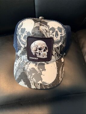 Goorin Bros Skull Patch Trucker Hat danger - Black & White